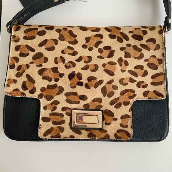Leopard print crossbody/shoulder bag in genuine black leather and gold hardware - Picture 5 of 8